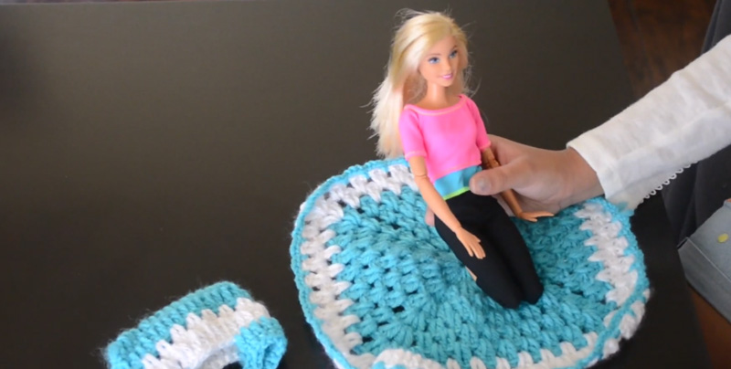 Knitted Barbie Blanket